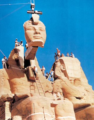 Illustration for article titled Unbelievable Photos of the Most Challenging Structural Relocations Ever